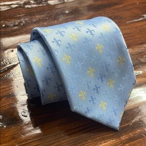 M.F. Firenze Italian Fleur‎ De Lis Woven Silk Tie – Blue & Yellow